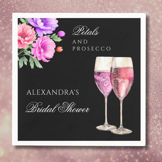 Rosa Blütenblätter und Prosecco-Brautparty Serviette