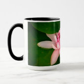 Rosa Blütenfotografie Individuelle Name Tasse (Links)