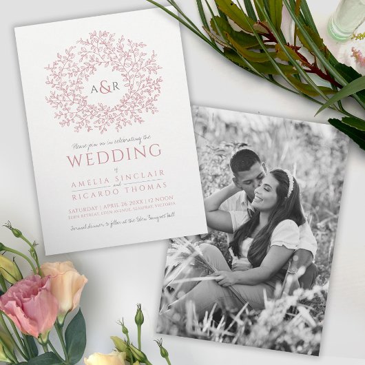 Rosa blütenrosa, handgezeichneter Kreis von Blätte Einladung