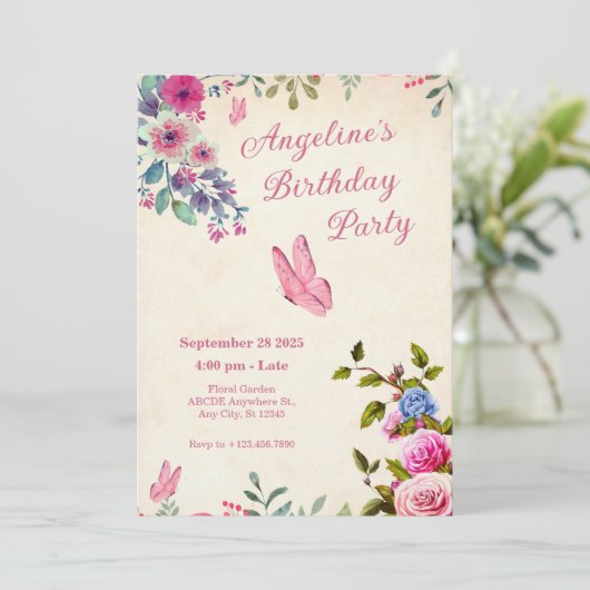 Rosa Blütenschmetterling Geburtstag Einladung (Stehend Vorderseite)