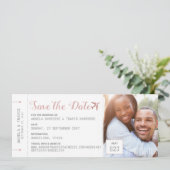 Rosa Boarding Pass Zielort Foto Save the Date (Stehend Vorderseite)