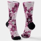 Rosa, bordeauxfarbene Blume auf staubigen rosa Socken (Gewinkelt)