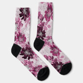 Rosa, bordeauxfarbene Blume auf staubigen rosa Socken (Rechts)