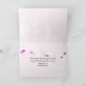 Rosa Brustkrebsband in der Hand von Mädchen Karte (Innenseite)