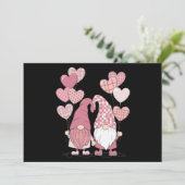 Rosa Buffalo Kariertes Herz Gnomes Valentinstag Einladung (Stehend Vorderseite)