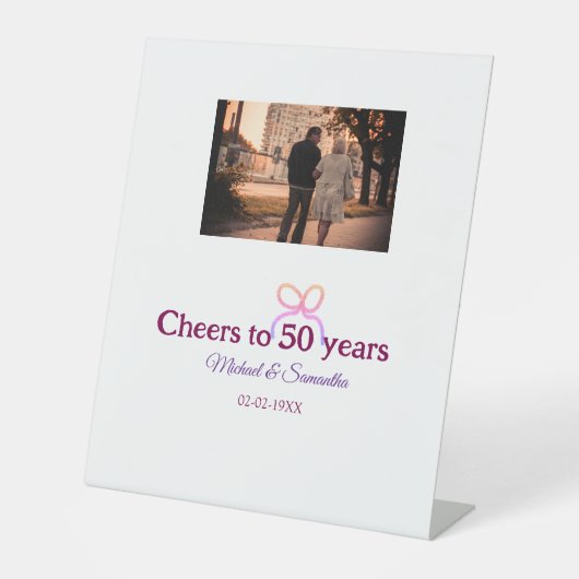 Rosa Bug jubelt auf 50-jährige Hochzeit Sockelschild (Vorderseite)