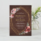 Rosa Burgundy Blumengoldverzierung in einer Holzho Einladung (Stehend Vorderseite)
