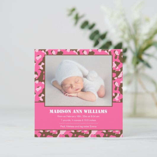Rosa Camouflage Baby Foto Geburtserklärung Ankündigung (Stehend Vorderseite)