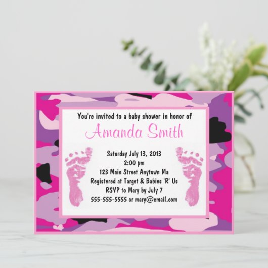 Rosa Camouflage Babydusche Einladungen (Stehend Vorderseite)
