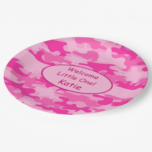 Rosa Camouflage Name Personalisiert New Baby Girl Pappteller (Schrägansicht)