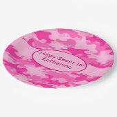 Rosa Camouflage Name Personalisiert Sweet 16 Gebur Pappteller (Schrägansicht)