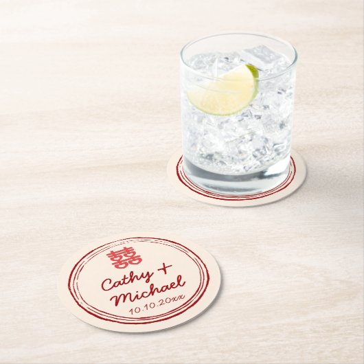 Rosa chinesisches Hochzeitslogo für doppelte Brief Runder Pappuntersetzer (Vor Ort)