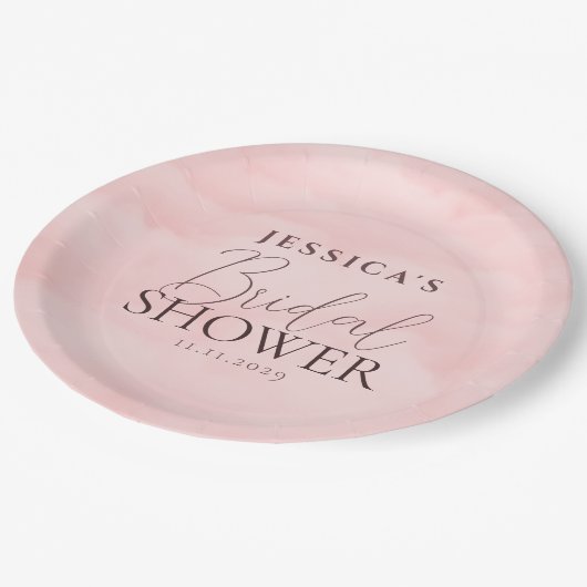 Rosa Cloud Elegantes Kalligrafie-Brautparty Pappteller (Schrägansicht)