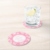 Rosa Coquette Bow Ribbon Toile de Jouy Baby Dusche Runder Pappuntersetzer (Vor Ort)