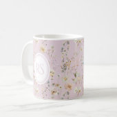 Rosa Cottagecore-Wildflower-Monogramm Kaffeetasse (Vorderseite Links)