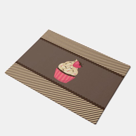 Rosa Creme Brown Streifen Erdbeere Cupcake Fußmatte (Schrägansicht)