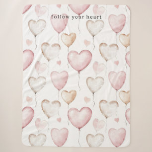 Rosa Creme-Herzen Sherpadecke