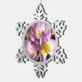 Rosa Crocses Frühlingsblume Schneeflocken Zinn-Ornament (Rechts)