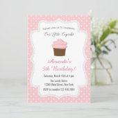 Rosa Cupcake zum Geburtstag Einladung (Stehend Vorderseite)