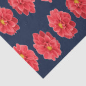 Rosa Dahlische Blume auf blau Seidenpapier (Detail)