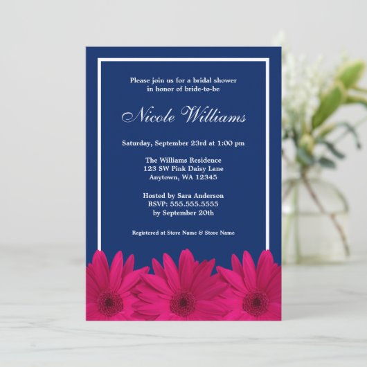 Rosa Daisy Navy Blue Border Brautparty Einladung (Stehend Vorderseite)