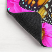 Rosa Daisy und Monarch-Schmetterling-Mousepad Mousepad (Ecke)