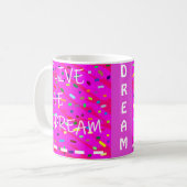 Rosa Design gemusterte Textworte heben Weiß hervor Kaffeetasse (Vorderseite Links)