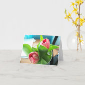 Rosa Desktop-Tulpen auf einer leeren Karte (Gelbe Blume)