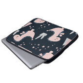 Rosa Dinosaurier, dunkler Hintergrund, niedlich Laptopschutzhülle (Vorne Knopf)