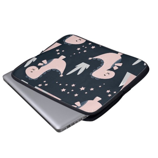 Rosa Dinosaurier, dunkler Hintergrund, niedlich Laptopschutzhülle (Vorne Knopf)