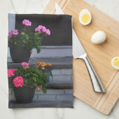 Rosa Dogwood und Pots of Geraniums Geschirrtuch (Viertel Falte)