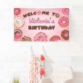 Rosa Donuts Geburtstag Begrüßungszeichen des Party Banner (Insitu)