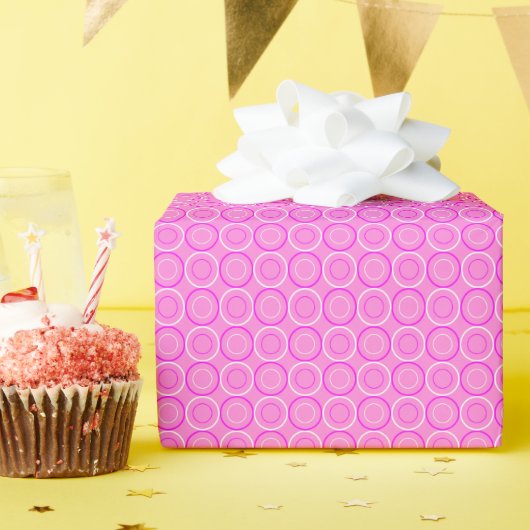 Rosa Donuts in rosa Geschenkpapier (Geburtstagsparty)
