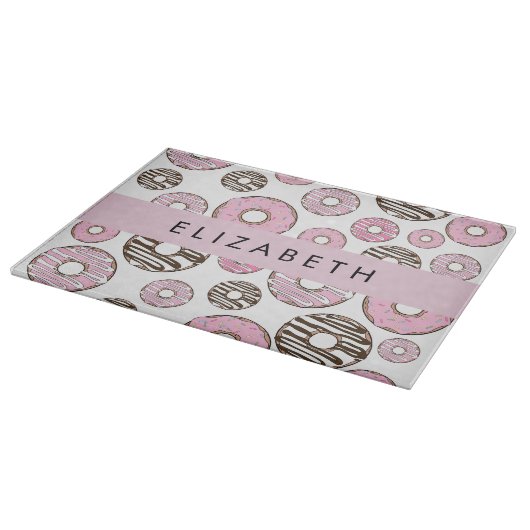 Rosa Donuts, weiße Donuts, Sprinklen, Ihr Name Schneidebrett (Ecke)