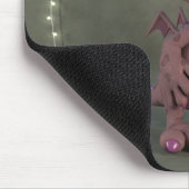 Rosa Drache mit Gänseblümchen Mousepad (Ecke)