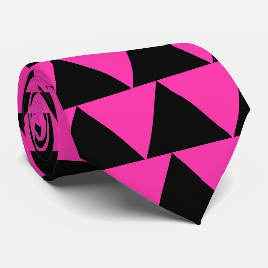 rosa Dreieck. Krawatte (Gerollt)