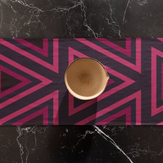 rosa Dreiecke Muster Großer Tischläufer