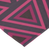 rosa Dreiecke Muster Tischdecke (Schrägansicht)