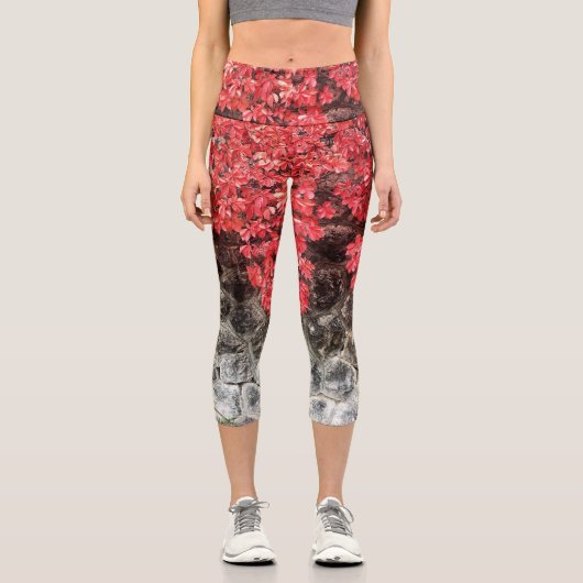 Rosa Efeu Blätter Herbststeinwand Capri Leggings (Vorderseite)
