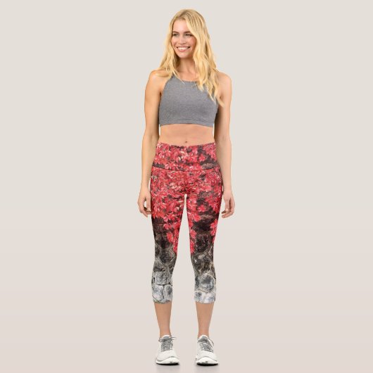 Rosa Efeu Blätter Herbststeinwand Capri Leggings (Vorderseite)
