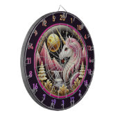 Rosa Einhorn steht im Mondlicht stolz auf Dartscheibe (Vorderseite Links)