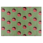 Rosa Eisbecher auf grün Schneidebrett (Vorderseite)