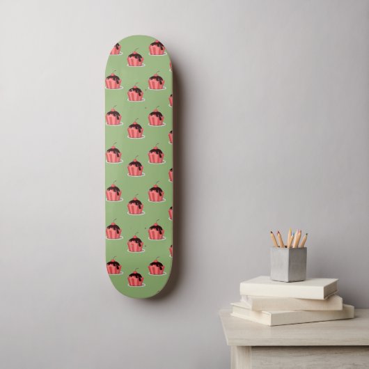 Rosa Eisbecher auf grün Skateboard (Wandkunst)