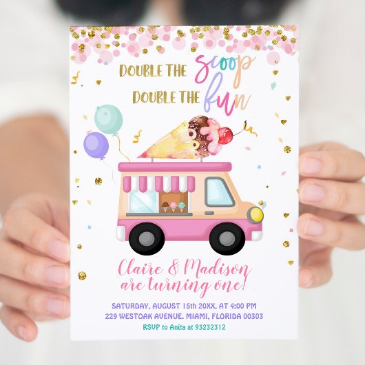 Rosa Eiscreme doppelt so viele Scoop-Zwillinge zum Einladung