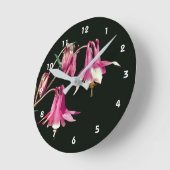 Rosa Elfenblume Runde Wanduhr (Winkel)