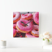 Rosa Erdbeere Donuts Quadratische Wanduhr (Zuhause)