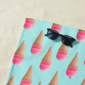 Rosa Erdbeere Eis Crememuster, blau Strandtuch (Beispiel)