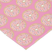 Rosa Erdbeere Mattiert Doughnut Donut Sprinkles Tischdecke (Schrägansicht)