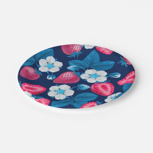 Rosa Erdbeeren auf blau Pappteller (Schrägansicht)