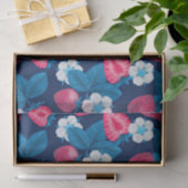 Rosa Erdbeeren auf blau Seidenpapier (Geschenk)